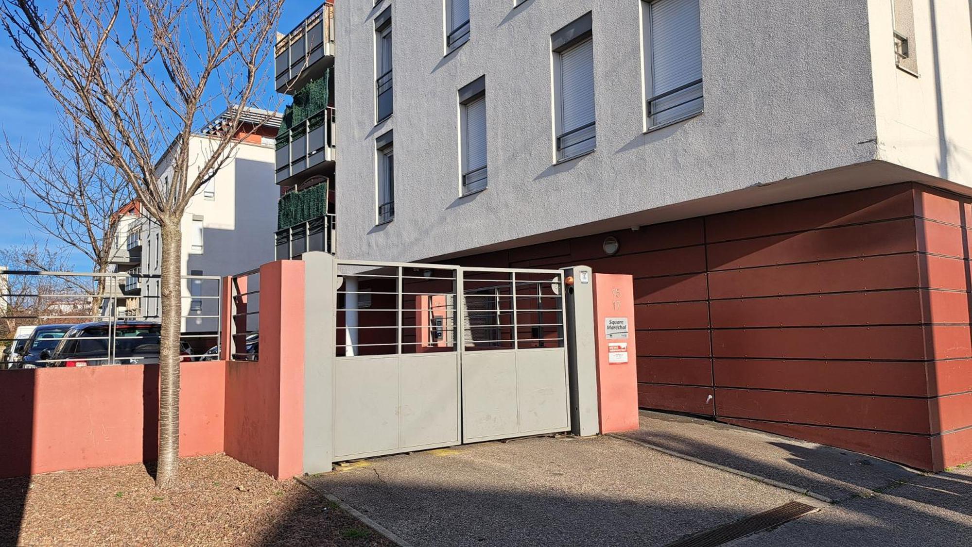 Appartement Cosy 3 Pieces Avec Garage Privatif Saint-Priest  Exterior photo